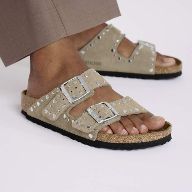 Birkenstock Arizona Rivets Taupe on-foot close-up
